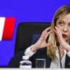 Giorgia Meloni atingiu uma marca histórica na política italiana. O atual governo se tornou o segundo mais longevo da República, superando um dos mandatos de Berlusconi.