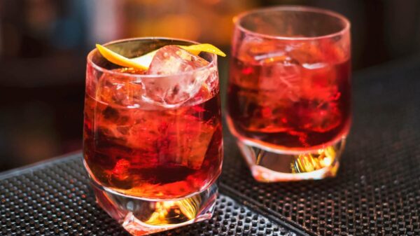 A história do Negroni: como um conde transformou um drinque simples em ícone