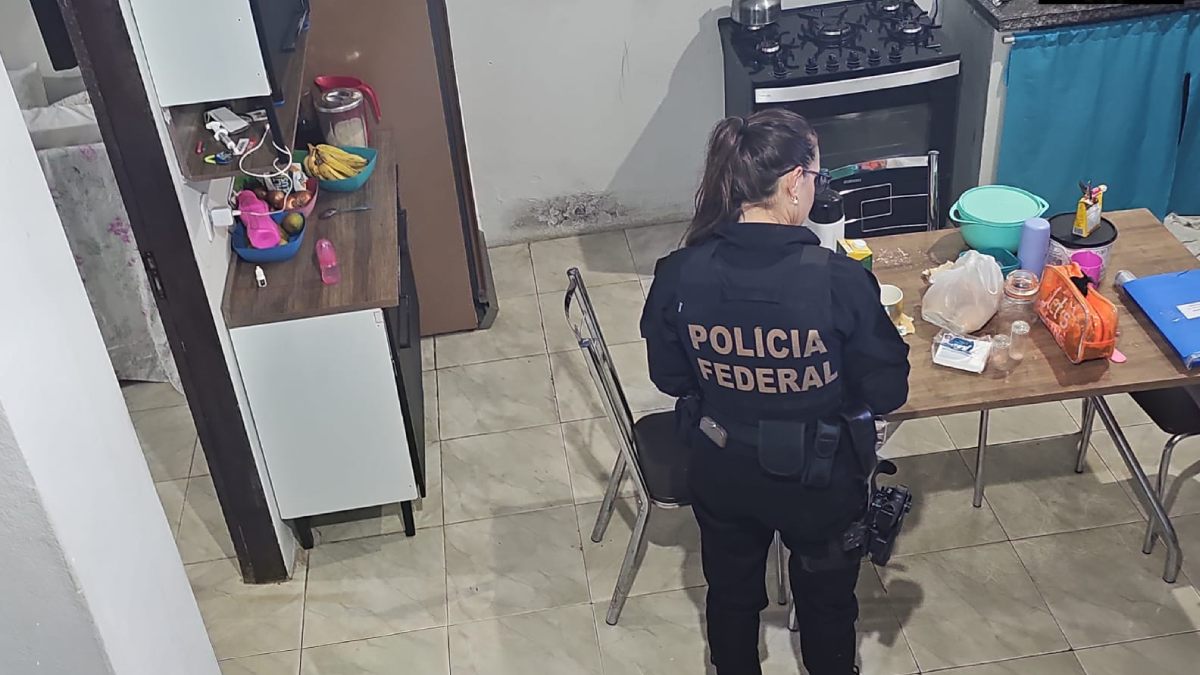 PF cumpre mandados contra fraude em cidadania italiana no Espírito Santo.