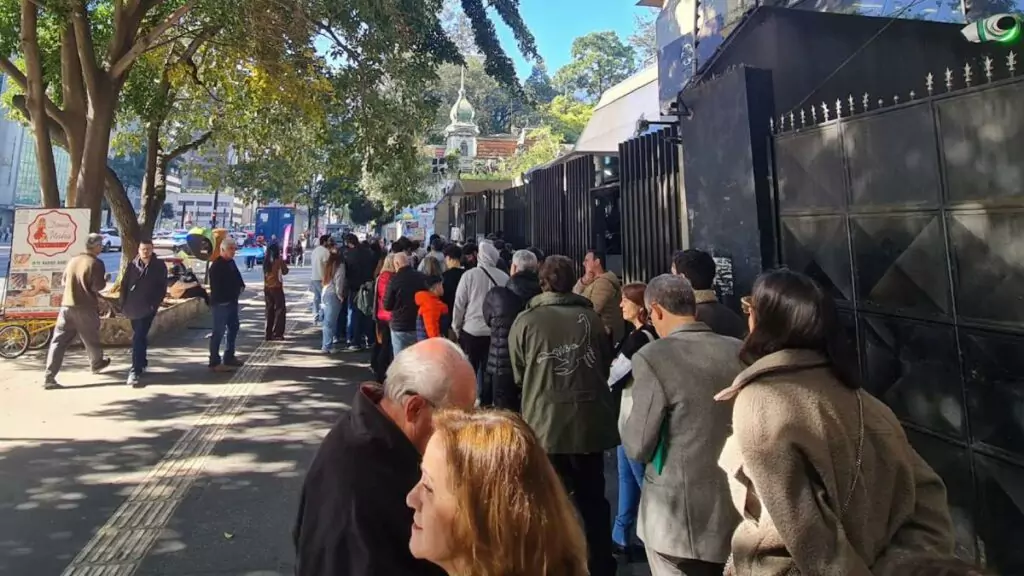 Após fumaça em SP, Consulado da Itália reabre atendimento presencial nesta quarta (17)
