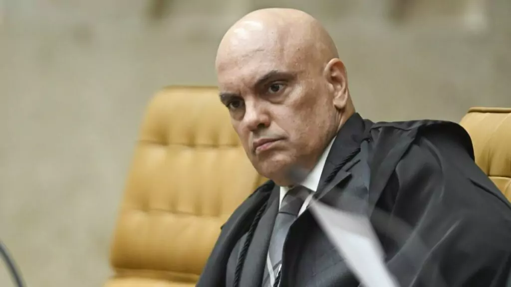 O ministro Alexandre de Moraes, do Supremo Tribunal Federal, durante sessão do plenário da corte, em Brasília. A Corte de Cassação italiana citou a "dupla função" do ministro ao negar a extradição de Carla Zambelli, em sentença comunicada em 11 de junho de 2026.