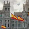 A Espanha abriu uma janela rara na Europa e os brasileiros estão entre os que mais correram para aproveitar.