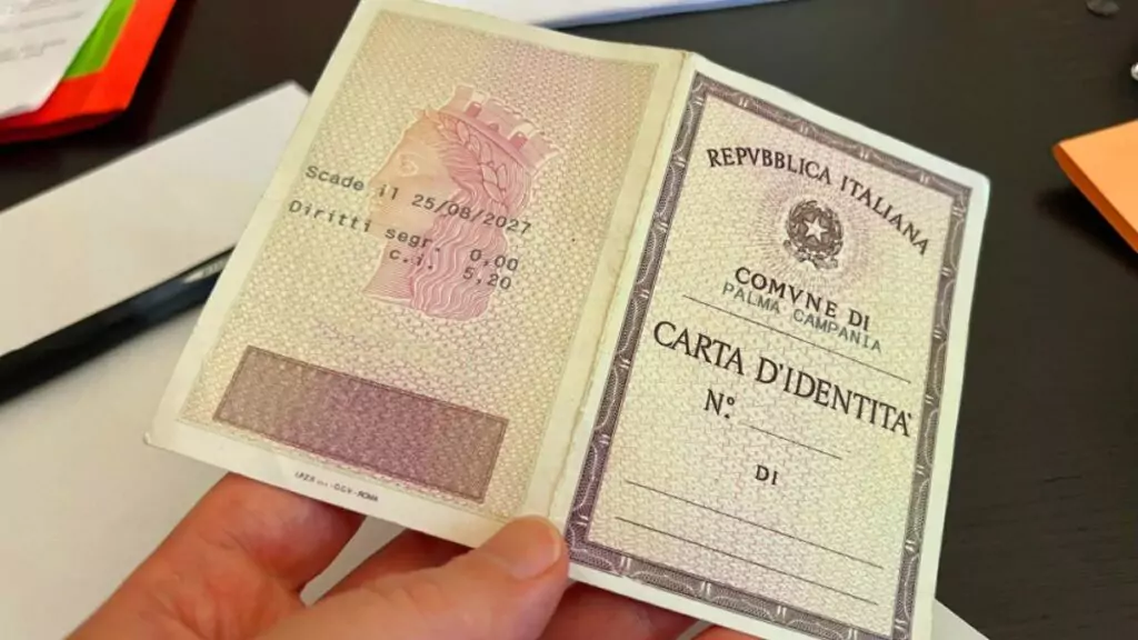 Governo italiano prorroga validade da carteira de papel além de agosto de 2026