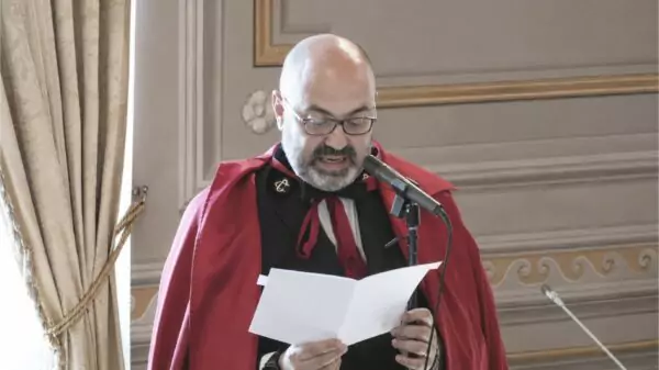 A Corte Constitucional italiana ouviu nesta terça-feira (9) cinco advogados em audiência sobre a nova lei de cidadania italiana por descendência. Nenhum juiz fez perguntas. A Corte encerrou a sessão sem se pronunciar.