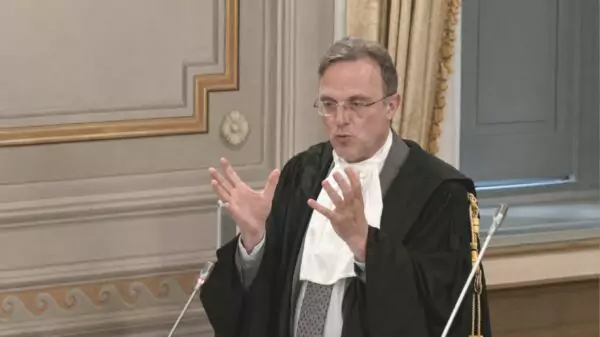 Lorenzo D'Ascia, representante da Presidência do Conselho, rebateu críticas dos advogados e defendeu proporcionalidade da norma transitória.