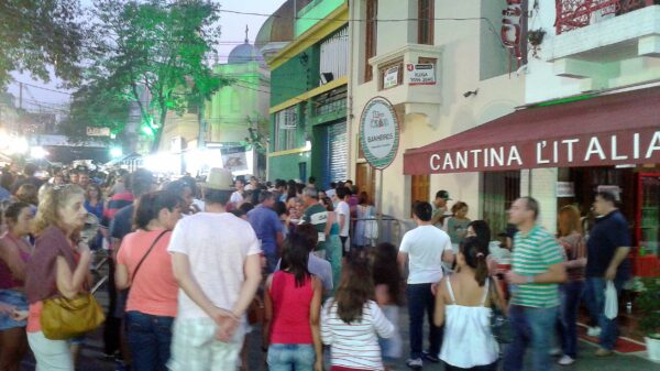 Movimento na Festa da Achiropita, no Bixiga