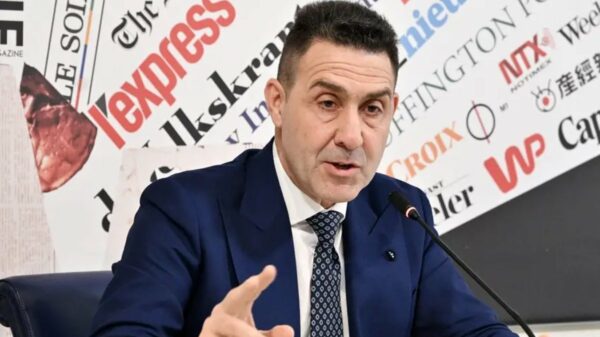 O eurodeputado e presidente do Futuro Nazionale, Roberto Vannacci, durante entrevista coletiva em Roma. Foto: Tiziana Fabi / AFP.