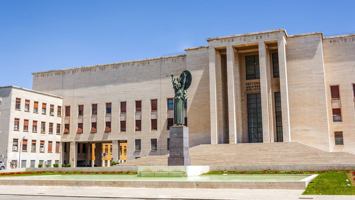 Fachada da Sapienza Universidade de Roma, a melhor universidade italiana no ranking CWUR 2026. Reprodução / Sapienza Università di Roma.