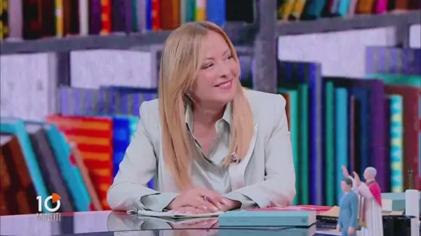 Giorgia Meloni durante entrevista ao programa "10 Minuti", da Mediaset, em que defendeu candidatura de direita ao Quirinale.