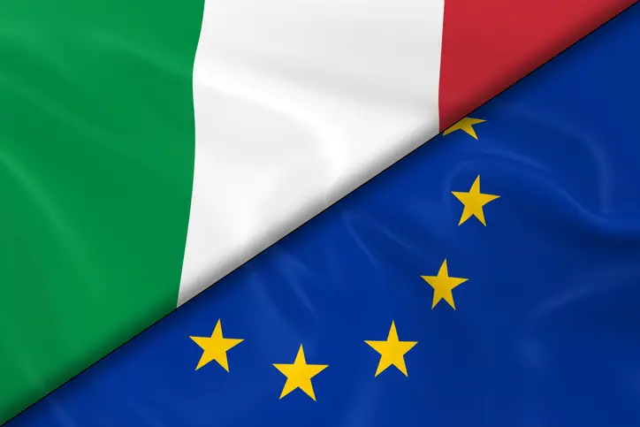 Bandeiras da União Europeia e da Itália