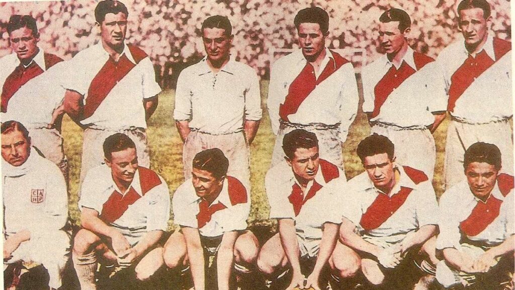 La histórica plantilla de River Plate, club fundado en 1901 con la participación de inmigrantes italianos, en una imagen mostrada en un vídeo del Museo Nacional de la Emigración Italiana (MEI) publicado durante el Mundial de 2026. (Foto: Reproducción/MEI)