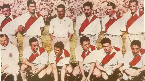 La histórica plantilla de River Plate, club fundado en 1901 con la participación de inmigrantes italianos, en una imagen mostrada en un vídeo del Museo Nacional de la Emigración Italiana (MEI) publicado durante el Mundial de 2026. (Foto: Reproducción/MEI)
