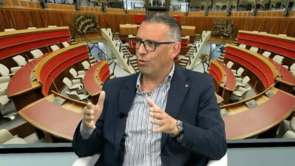 O conselheiro Michele Malfer, do Campobase, fala sobre a proposta de cidadania para descendentes de trentinos durante entrevista à emissora Trentino TV, na Itália. (Foto: Reprodução/Trentino TV).