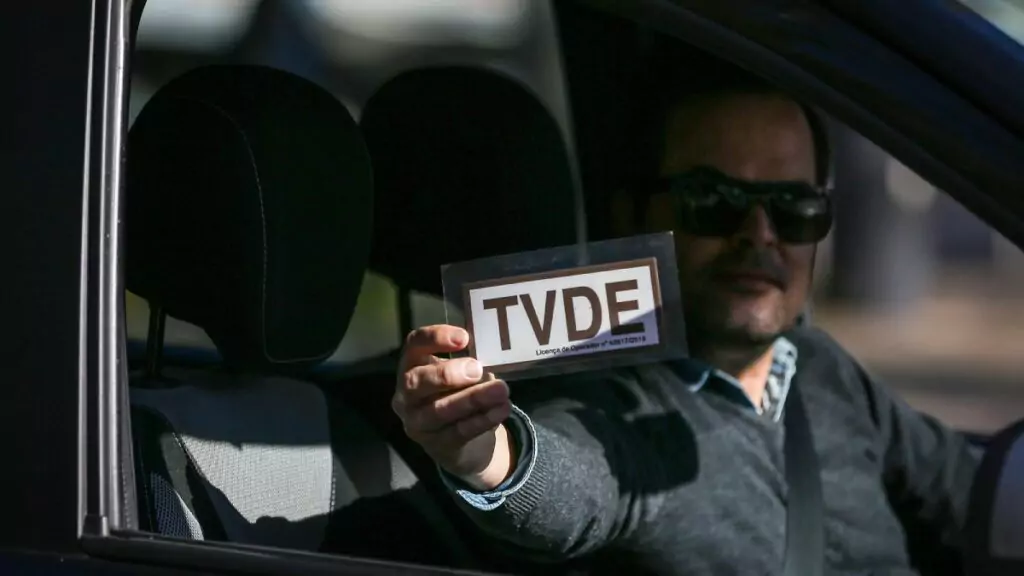 Uber em Portugal: nova lei exige domínio do português e formação de 50 horas
