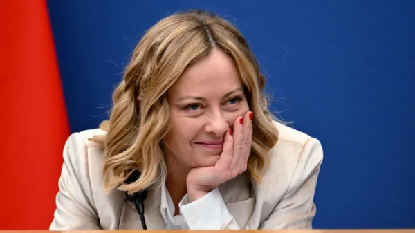 Giorgia Meloni durante coletiva de imprensa em Roma