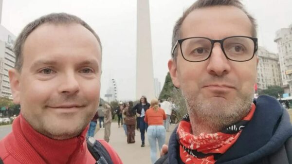Alberto Zago e Emanuele Danese durante a missão pela América do Sul para documentar o legado da imigração vêneta | Foto: Divulgação