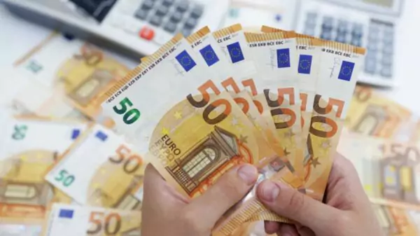 Nova regra europeia muda exigências para bancos de fora da UE que atendem clientes residentes na Itália | Foto: Nikolay Doychinov/AFP