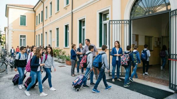 Estudantes em escola na Itália; calendário varia conforme a região | Foto: News Istruzione
