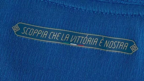 Terceira camisa do Palmeiras celebra as raízes italianas do clube e traz “vittória” com acento nas costas | Foto: Divulgação/Puma