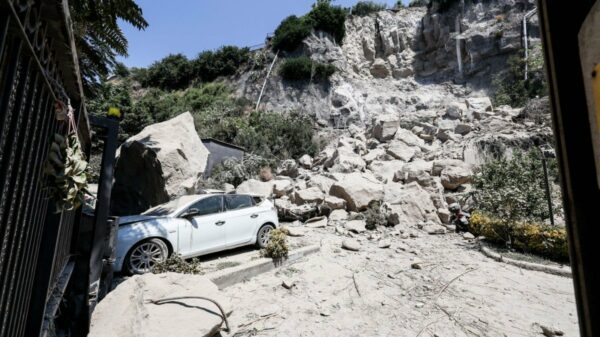 Novo tremor de magnitude 3,0 abala Campos Flégreos; 2.172 pessoas seguem fora de casa