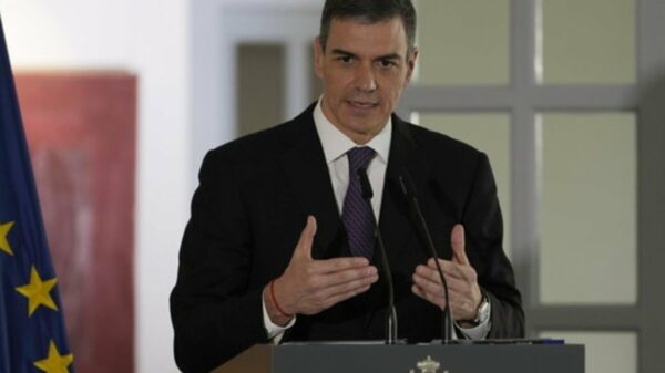 Esquerda italiana isolada ao defender Sánchez enquanto Europa o critica