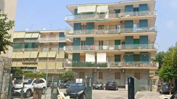 Avó e neto são encontrados mortos em apartamento em Portici, na Itália