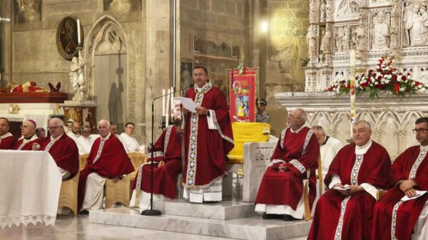 Bispo de Arezzo prega cuidado com trabalho e saúde na festa do padroeiro