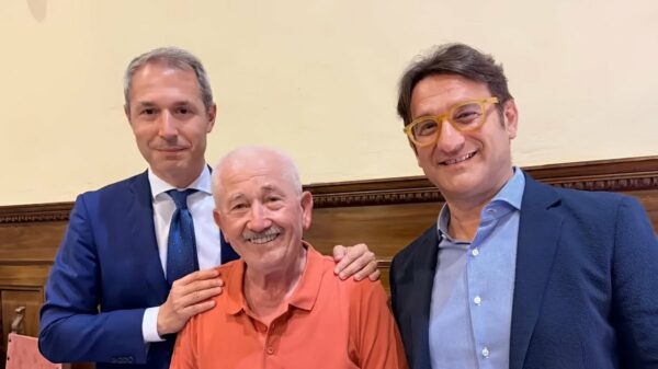 Arezzo propõe registro municipal e apoio estrutural para cuidadores familiares