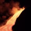 Etna em erupção: explosões e lavas iluminam a noite na Sicília