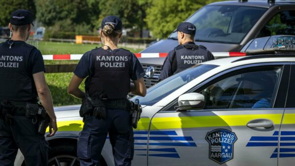 Polícia suíça acha cápsulas de pistolas e fuzis em ataque que matou italiana