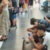 Famílias italianas ficam presas em Minorca por falha no embarque