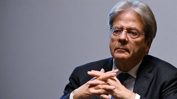 Gentiloni critica oposição italiana por falhar em teste sobre Ucrânia e defesa europeia