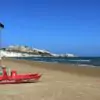 Salva-vidas sinaliza jet ski perigoso e é agredido na praia de Sottomarina
