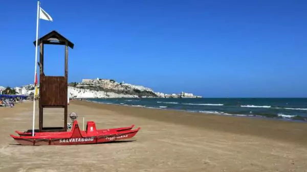 Salva-vidas sinaliza jet ski perigoso e é agredido na praia de Sottomarina