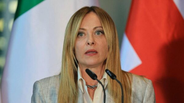 Modelo Albânia: Itália propõe hubs de deportação fora da UE para cúpula de agosto