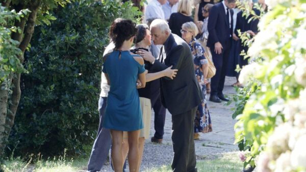 Cardeal Zuppi fala sobre amizade com Guccini em funeral privado