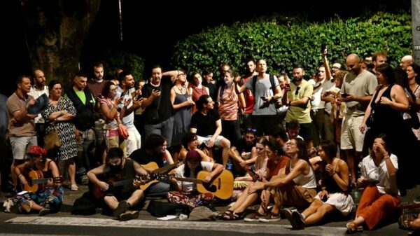 Francesco Guccini e as canções que ensinam jovens a crescer