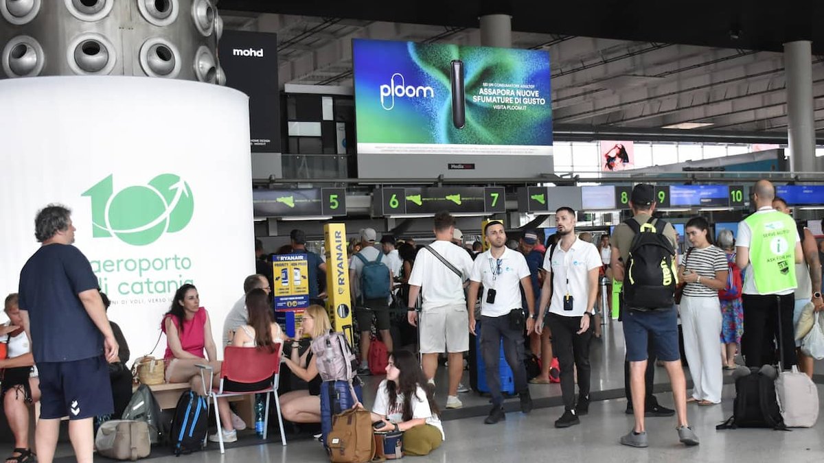 Erupção do Etna fecha aeroporto de Catânia até a madrugada de 15 de agosto
