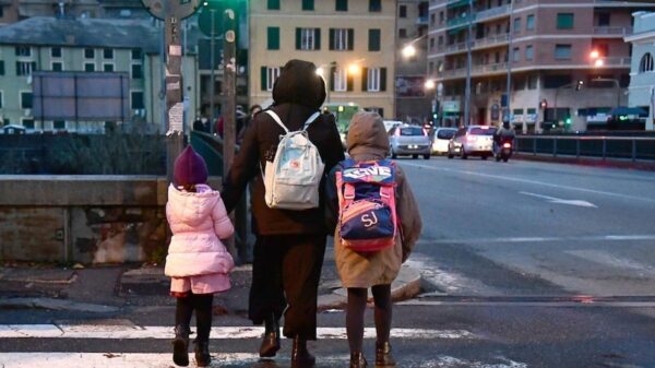 Governo italiano estuda bônus de 80 euros a mães e corte de imposto no 13º