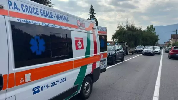 Motorista atropela ciclistas duas vezes em Turim e se entrega à polícia