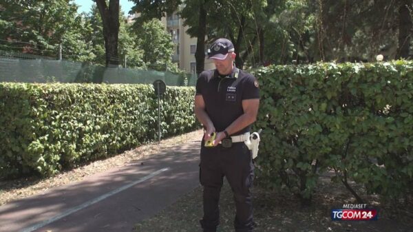 Polícia de Mântua adota pistola-laço para imobilizar suspeitos em fuga