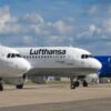 Aeronaves da TAP, Lufthansa e ITA Airways. Grupo alemão vê a companhia portuguesa como complemento à italiana ITA e aposta no fortalecimento das rotas transatlânticas. Foto: IA