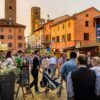 Visitantes lotam as ruas de Alba, no Piemonte, durante a Fiera Internazionale del Tartufo Bianco d’Alba, uma das principais celebrações gastronômicas do outono italiano | Foto: Divulgação/Fiera del Tartufo d’Alba