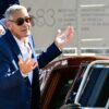 eorge Clooney chega de barco ao Lido de Veneza durante a 83ª Mostra Internacional de Cinema de Veneza | Foto: AFP