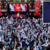 Público acompanha o discurso de Elly Schlein na Festa Nacional de l'Unità em Reggio Emilia