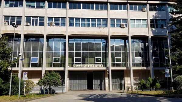 Palazzo di Giustizia de Avellino, sede do tribunal que enviou à Corte Constitucional uma nova questão sobre a reforma da cidadania italiana | Foto: Divulgação