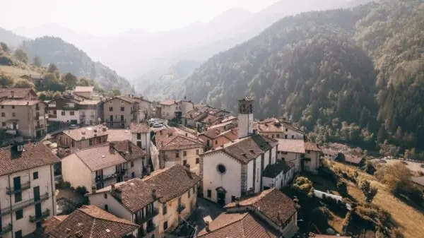 Vista aérea de Collio, município da província de Brescia, na Lombardia