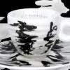 Nova illy Art Collection assinada por Serse Roma reproduz nas xícaras a obra criada para a Barcolana 2026, inspirada no mar de Trieste
