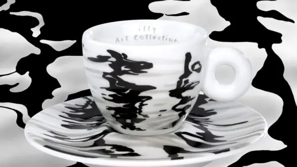 Nova illy Art Collection assinada por Serse Roma reproduz nas xícaras a obra criada para a Barcolana 2026, inspirada no mar de Trieste