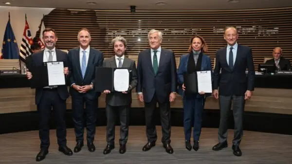Da esquerda para a direita, Laurent Franciosi, da CDP; Emanuele Orsini, presidente da Confindustria; Graziano Messana, presidente da Italcam; Antonio Tajani, vice-premiê e ministro das Relações Exteriores da Itália; Regina Corradini, da SIMEST; e Paulo Skaf, presidente da Fiesp, durante agenda empresarial em São Paulo | Foto: divulgação